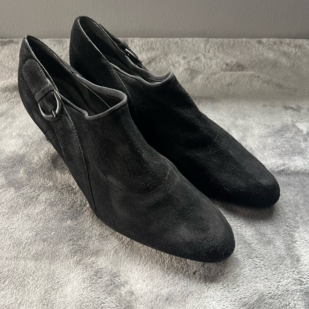 STUART WEITZMAN BLACK SUEDE BOOTIE HEELS SZ 8.5
